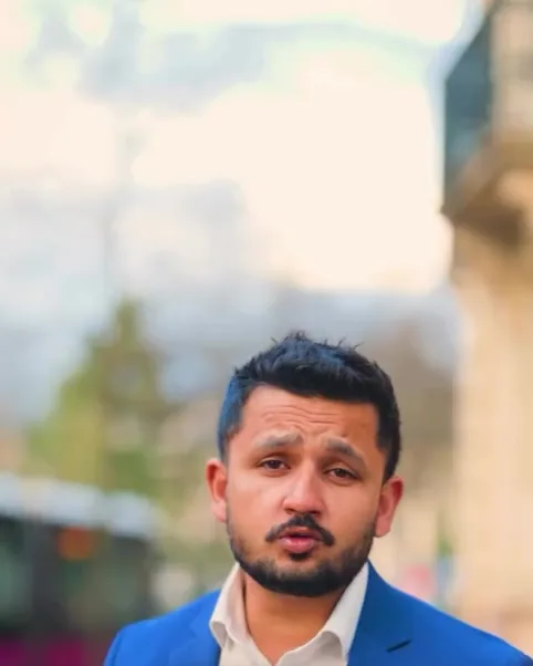 Shawez Ali, agent immobilier, dans une rue du centre de Dijon